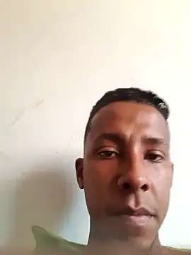 Snapshot of jhonjhon2131 chatting on 11.15.25 jhonjhon2131 online show from 11.15.25