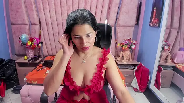 Snapshot of HornySkinny26 chatting on 11.03.25 HornySkinny26 online show from 11.03.25