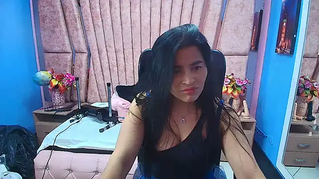 Snapshot of HornySkinny26 chatting on 11.28.25 HornySkinny26 online show from 11.28.25