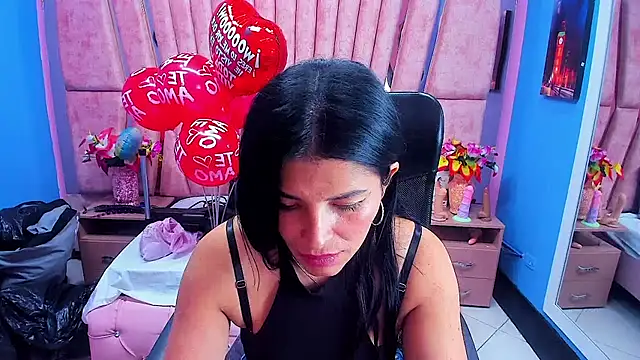 Snapshot of HornySkinny26 chatting on 12.16.25 HornySkinny26 online show from 12.16.25