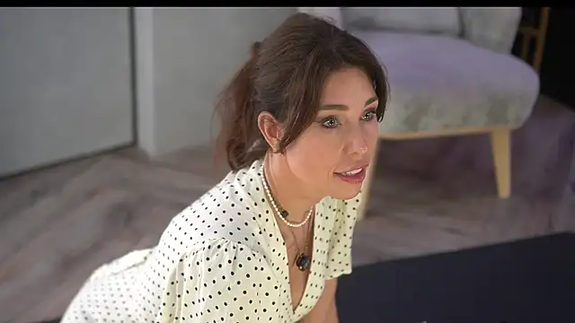 Snapshot of Arte_Adelle chatting on 07.16.26 Arte Adelle online show from 07.16.26