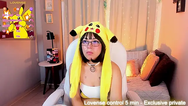 CoralineRicce  online show from 02.06.25