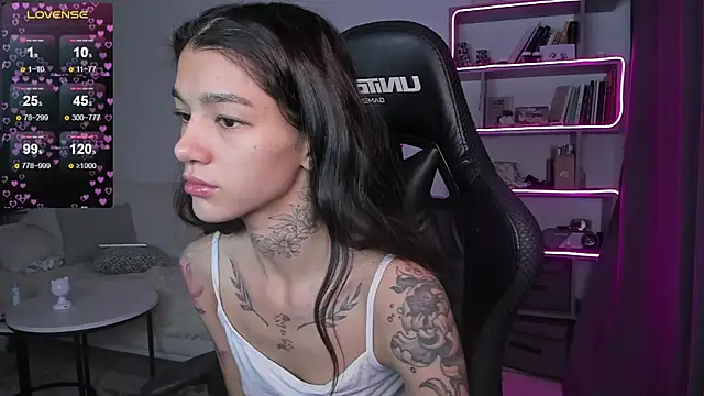 Snapshot of vinkitinkii chatting on 12.23.24 vinkitinkii online show from 12.23.24