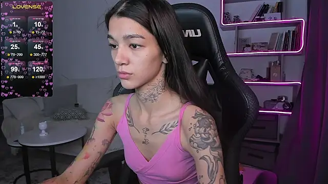 Snapshot of vinkitinkii chatting on 12.24.24 vinkitinkii online show from 12.24.24