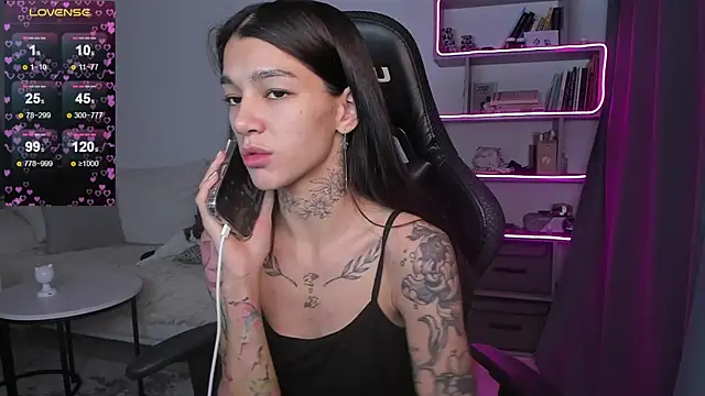 Snapshot of vinkitinkii chatting on 12.26.24 vinkitinkii online show from 12.26.24