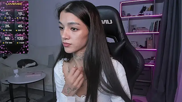 Snapshot of vinkitinkii chatting on 12.28.24 vinkitinkii online show from 12.28.24