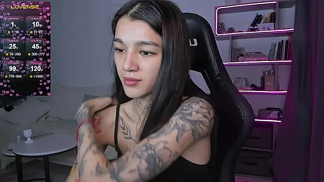 Snapshot of vinkitinkii chatting on 12.30.24 vinkitinkii online show from 12.30.24