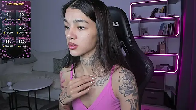 Snapshot of vinkitinkii chatting on 12.31.24 vinkitinkii online show from 12.31.24