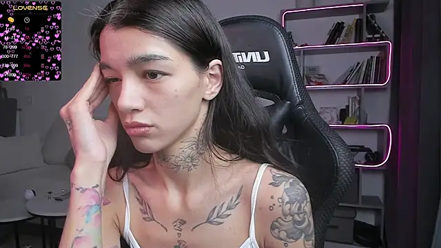 Snapshot of vinkitinkii chatting on 01.12.25 vinkitinkii online show from 01.12.25