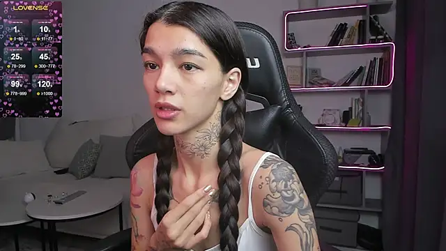 Snapshot of vinkitinkii chatting on 01.13.25 vinkitinkii online show from 01.13.25