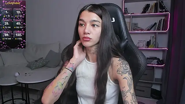 Snapshot of vinkitinkii chatting on 01.14.25 vinkitinkii online show from 01.14.25