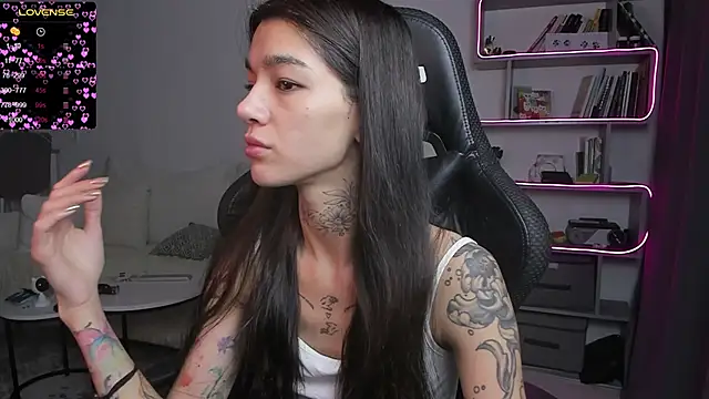 Snapshot of vinkitinkii chatting on 01.19.25 vinkitinkii online show from 01.19.25