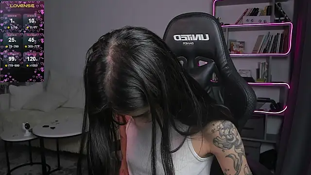 Snapshot of vinkitinkii chatting on 01.21.25 vinkitinkii online show from 01.21.25