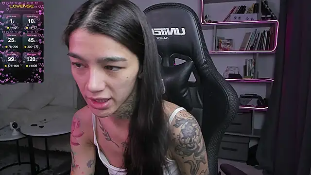 Snapshot of vinkitinkii chatting on 01.22.25 vinkitinkii online show from 01.22.25