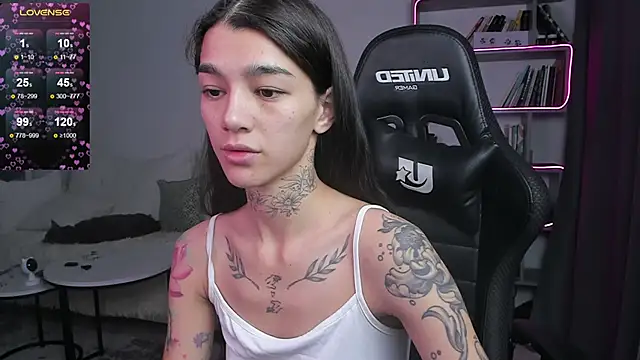 Snapshot of vinkitinkii chatting on 01.22.25 vinkitinkii online show from 01.22.25