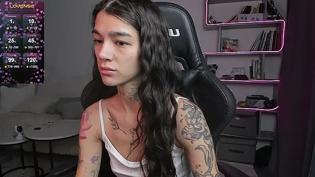 Snapshot of vinkitinkii chatting on 01.24.25 vinkitinkii online show from 01.24.25