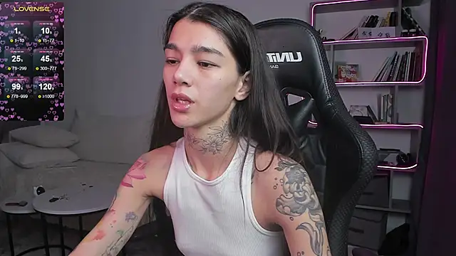 Snapshot of vinkitinkii chatting on 01.26.25 vinkitinkii online show from 01.26.25