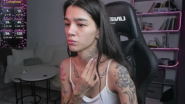 Snapshot of vinkitinkii chatting on 01.31.25 vinkitinkii online show from 01.31.25