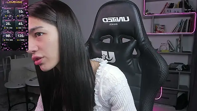 Snapshot of vinkitinkii chatting on 02.04.25 vinkitinkii online show from 02.04.25