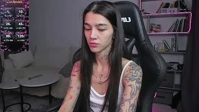 Snapshot of vinkitinkii chatting on 02.05.25 vinkitinkii online show from 02.05.25