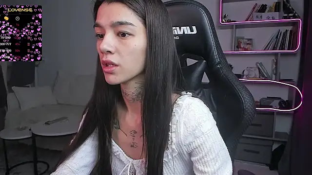 Snapshot of vinkitinkii chatting on 02.06.25 vinkitinkii online show from 02.06.25