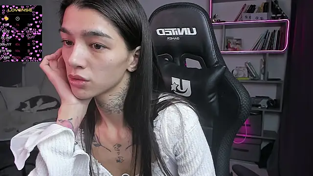 Snapshot of vinkitinkii chatting on 02.06.25 vinkitinkii online show from 02.06.25