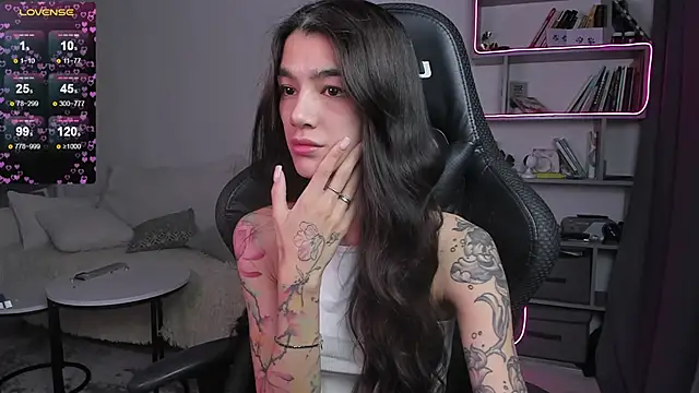 Snapshot of vinkitinkii chatting on 02.08.25 vinkitinkii online show from 02.08.25