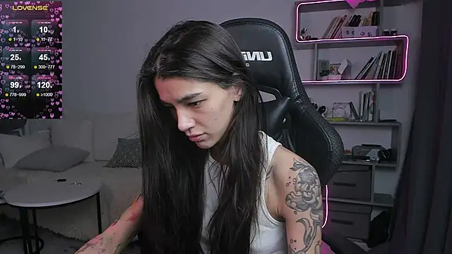 Snapshot of vinkitinkii chatting on 02.13.25 vinkitinkii online show from 02.13.25