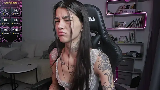 Snapshot of vinkitinkii chatting on 02.14.25 vinkitinkii online show from 02.14.25