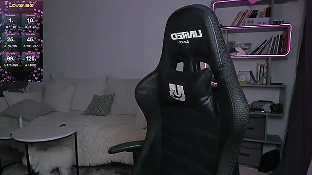 Snapshot of vinkitinkii chatting on 02.15.25 vinkitinkii online show from 02.15.25