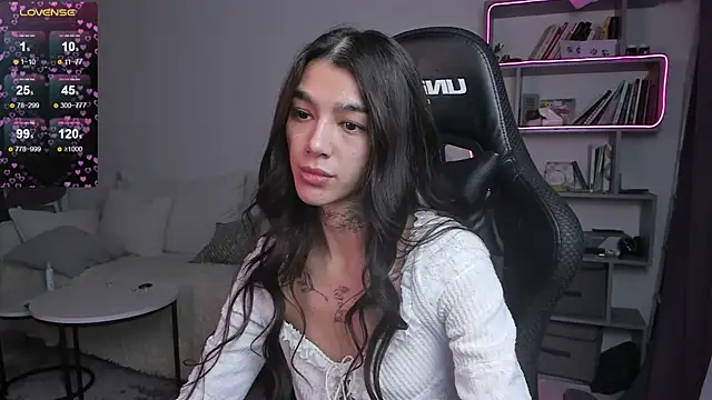 Snapshot of vinkitinkii chatting on 02.15.25 vinkitinkii online show from 02.15.25