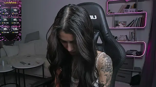 Snapshot of vinkitinkii chatting on 02.17.25 vinkitinkii online show from 02.17.25