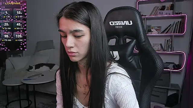 Snapshot of vinkitinkii chatting on 02.19.25 vinkitinkii online show from 02.19.25