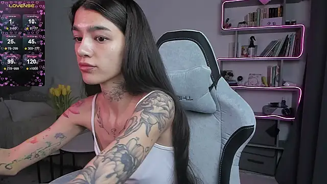 Snapshot of vinkitinkii chatting on 03.10.25 vinkitinkii online show from 03.10.25