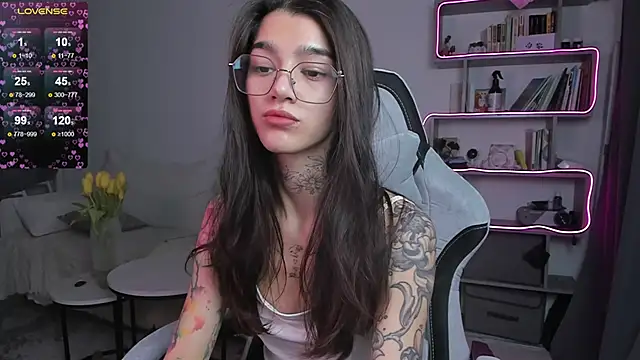 Snapshot of vinkitinkii chatting on 03.11.25 vinkitinkii online show from 03.11.25