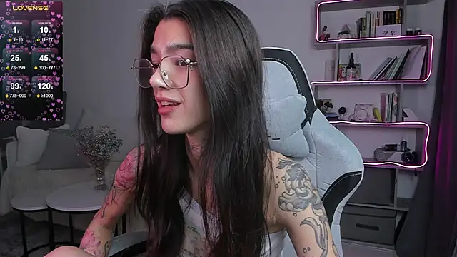 Snapshot of vinkitinkii chatting on 03.15.25 vinkitinkii online show from 03.15.25