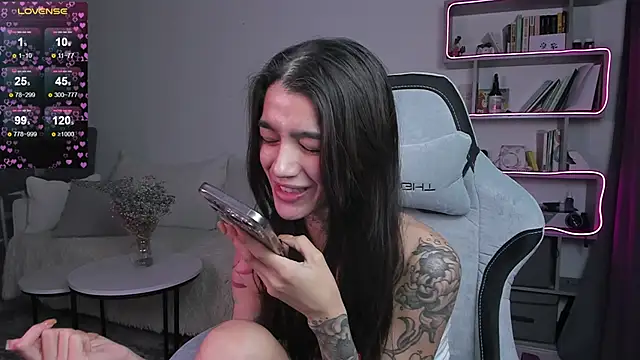 Snapshot of vinkitinkii chatting on 03.15.25 vinkitinkii online show from 03.15.25