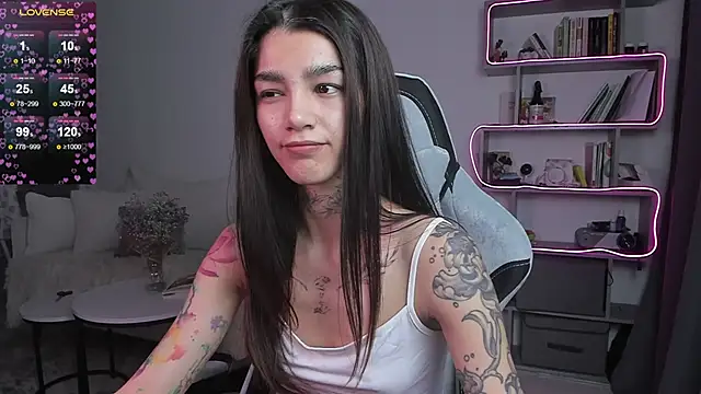 Snapshot of vinkitinkii chatting on 03.16.25 vinkitinkii online show from 03.16.25