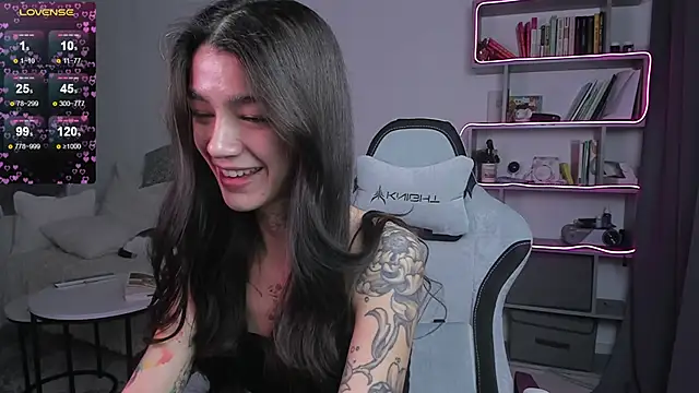 Snapshot of vinkitinkii chatting on 03.21.25 vinkitinkii online show from 03.21.25