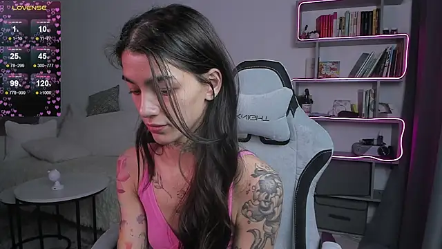 Snapshot of vinkitinkii chatting on 03.22.25 vinkitinkii online show from 03.22.25