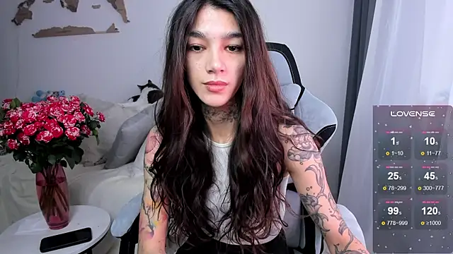 Snapshot of vinkitinkii chatting on 09.28.25 vinkitinkii online show from 09.28.25