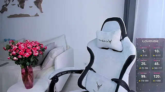 Snapshot of vinkitinkii chatting on 09.29.25 vinkitinkii online show from 09.29.25