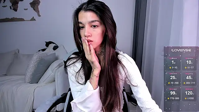 Snapshot of vinkitinkii chatting on 10.02.25 vinkitinkii online show from 10.02.25