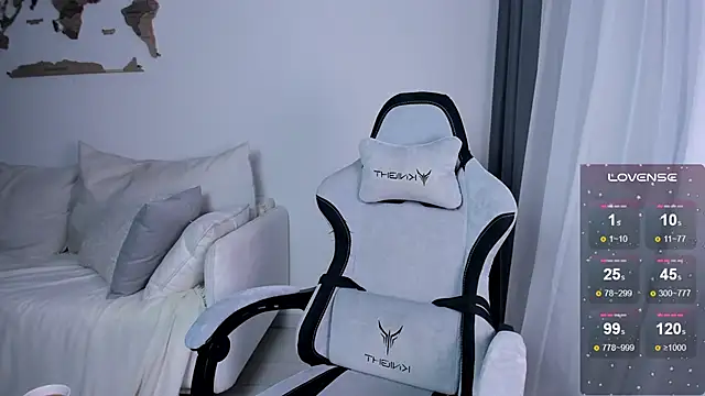 Snapshot of vinkitinkii chatting on 10.04.25 vinkitinkii online show from 10.04.25