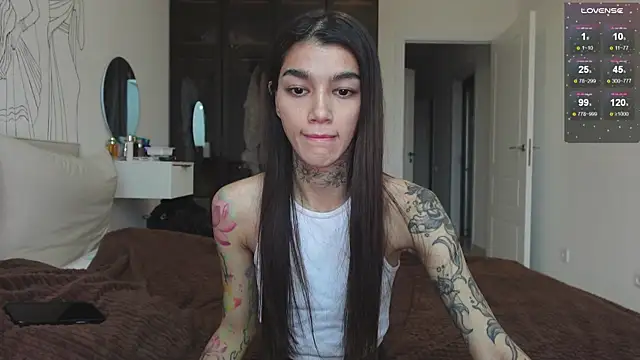 Snapshot of vinkitinkii chatting on 10.15.25 vinkitinkii online show from 10.15.25