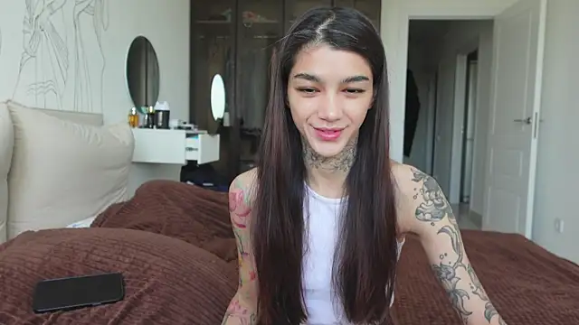 Snapshot of vinkitinkii chatting on 10.19.25 vinkitinkii online show from 10.19.25