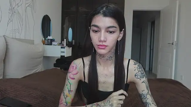 Snapshot of vinkitinkii chatting on 10.22.25 vinkitinkii online show from 10.22.25