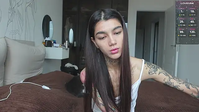 Snapshot of vinkitinkii chatting on 10.23.25 vinkitinkii online show from 10.23.25