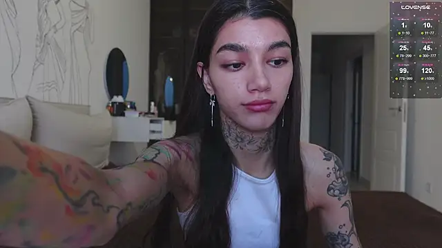 Snapshot of vinkitinkii chatting on 10.26.25 vinkitinkii online show from 10.26.25