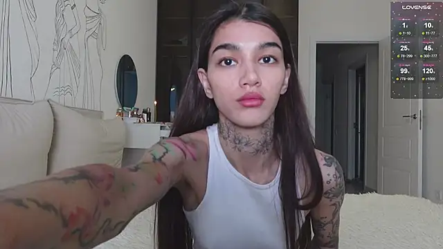 Snapshot of vinkitinkii chatting on 11.08.25 vinkitinkii online show from 11.08.25